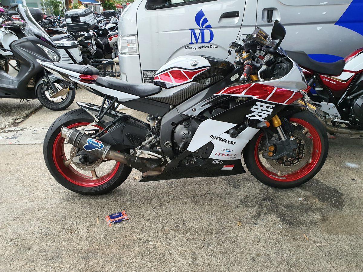 Yamaha R6 Chrome Stripes - Juzz Wheelzz